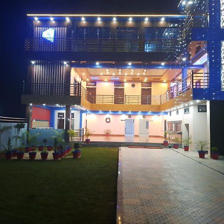 Hotel Blue Diamond Bahraich Екстериор снимка